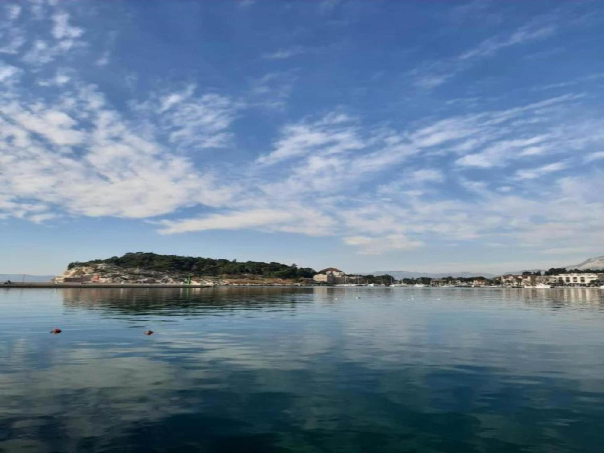 Luxurious Holiday Home In Makarska With Jacuzzi Exterior photo